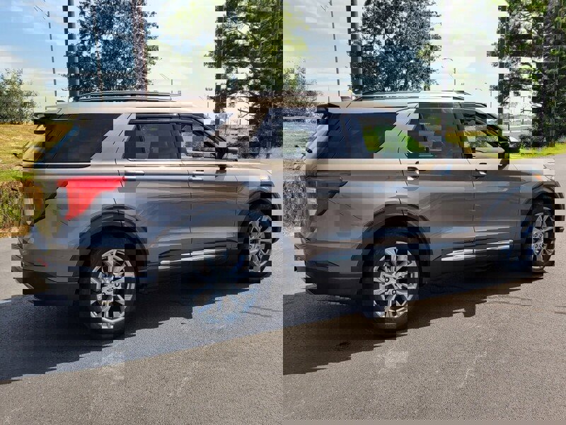 Used 2021 Ford Explorer XLT w/ Equipment Group 202A image 13