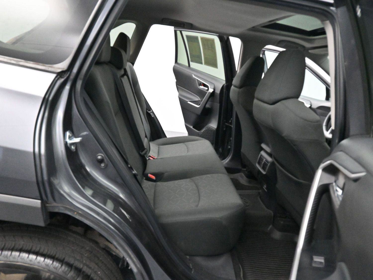 Used 2022 Toyota RAV4 XLE w/ Convenience Package image 35