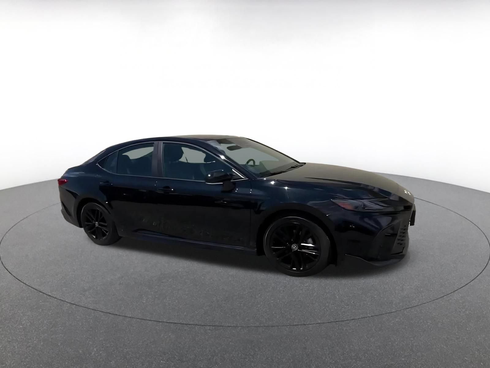 Used 2025 Toyota Camry SE FWD image 2