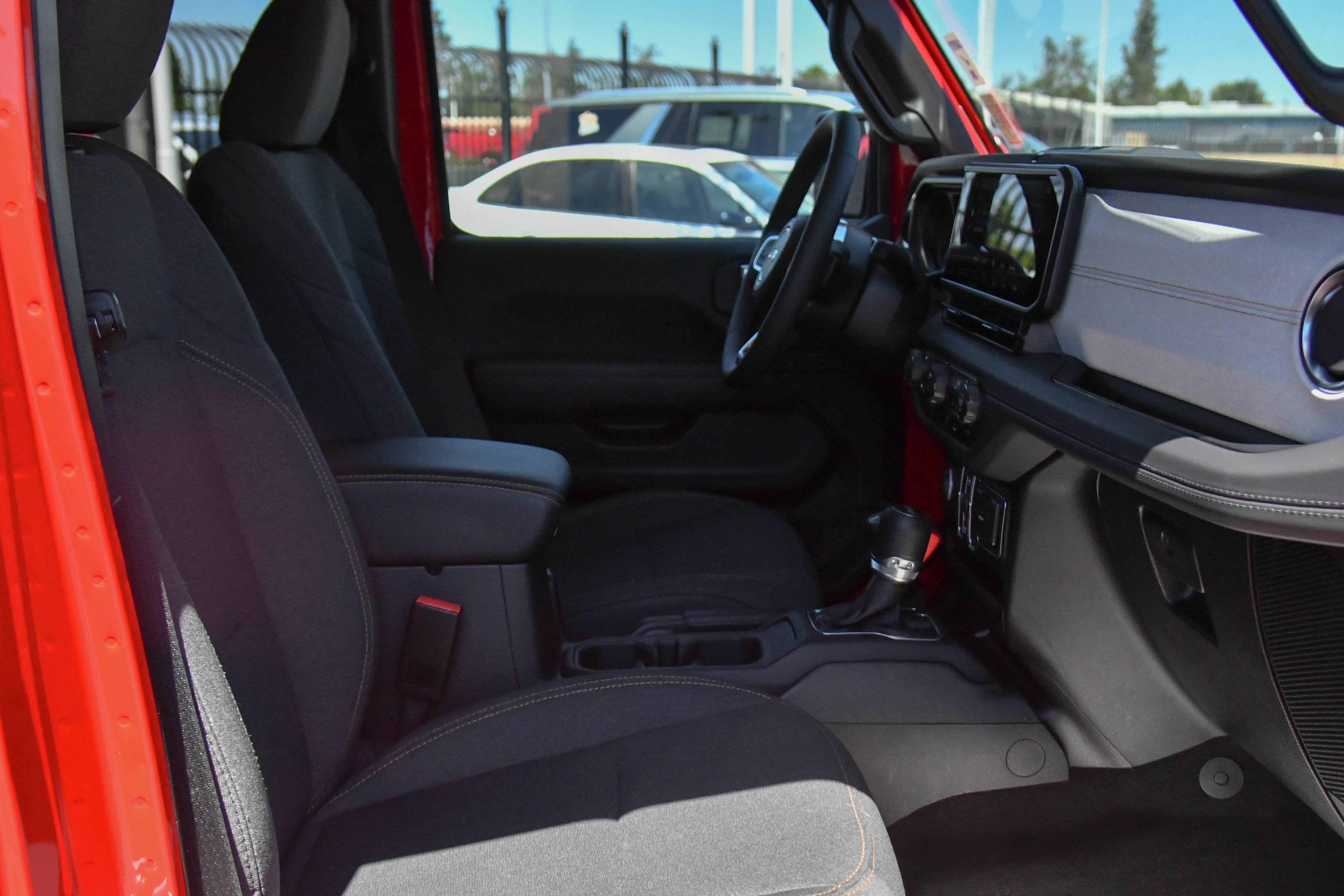 Used 2025 Jeep Wrangler Unlimited Sahara AWD/4WD image 46