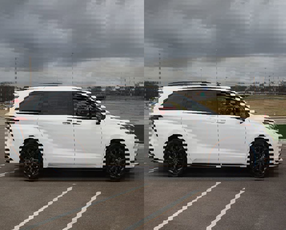 Used 2025 Toyota Sienna XSE w/ XSE Premium Package image 22