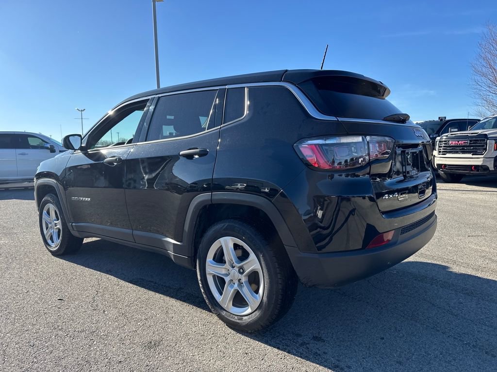 Used 2023 Jeep Compass Sport image 4