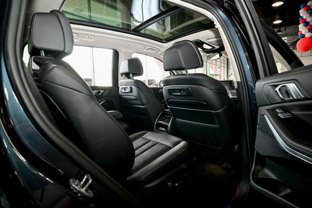 Used 2022 BMW X7 xDrive40i w/ Premium Package image 25