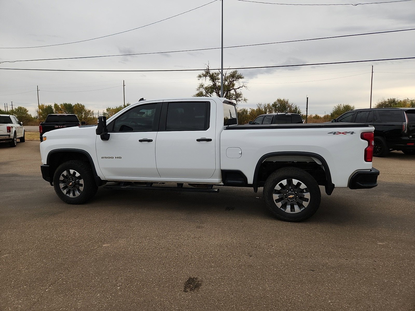 Used 2021 Chevrolet Silverado 2500 Custom w/ Custom Value Package image 2
