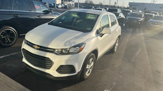 Used 2022 Chevrolet Trax LS w/ Tint and Cruise Package image 1