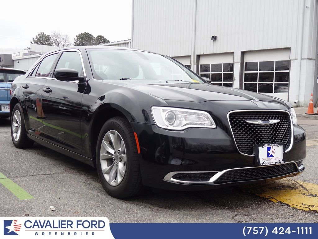 Used 2023 Chrysler 300 Touring image 1