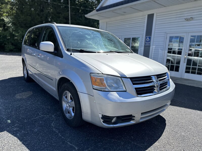 Used 2010 Dodge Grand Caravan SXT FWD image 2