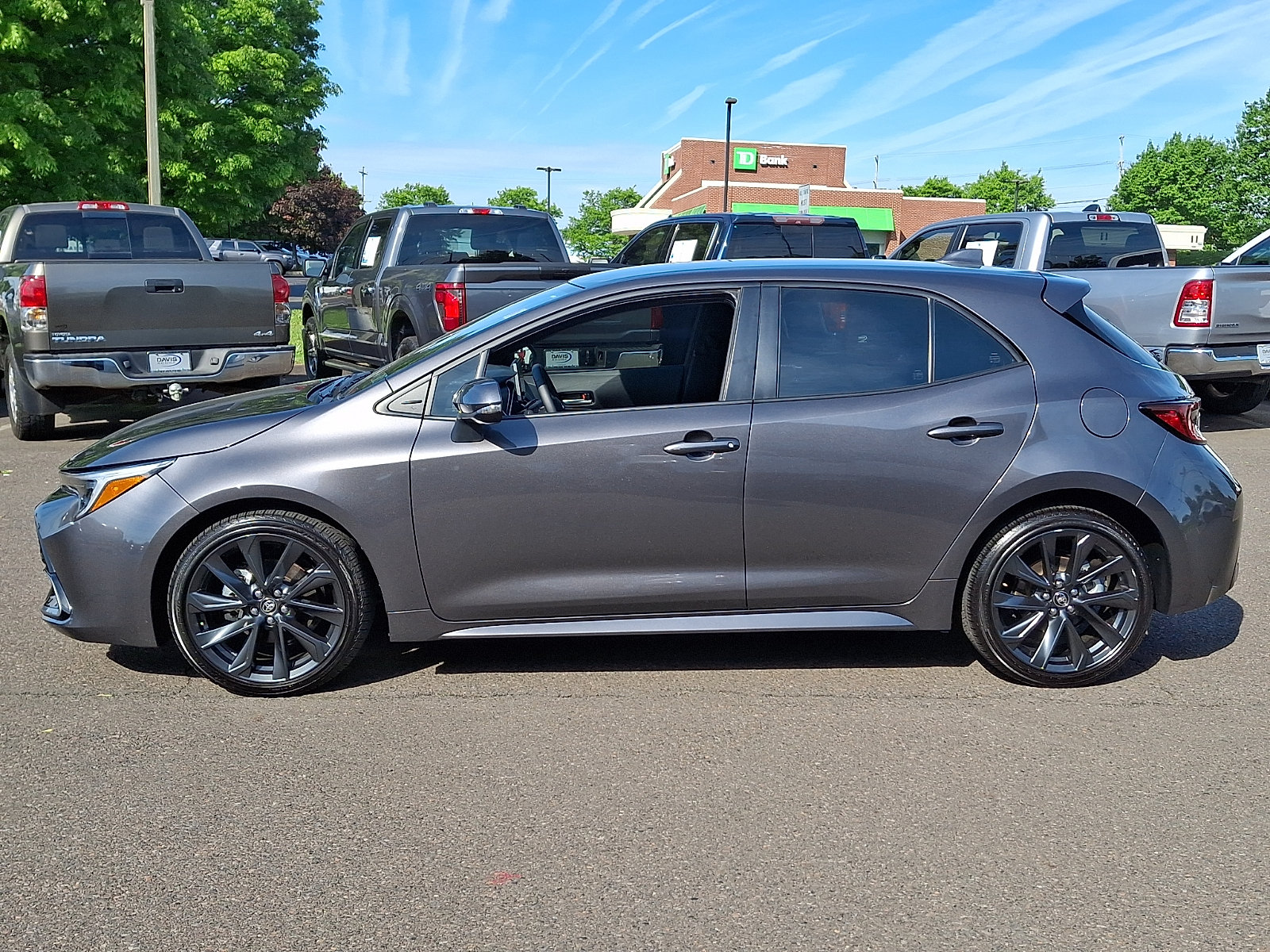 Used 2025 Toyota Corolla XSE FWD image 7