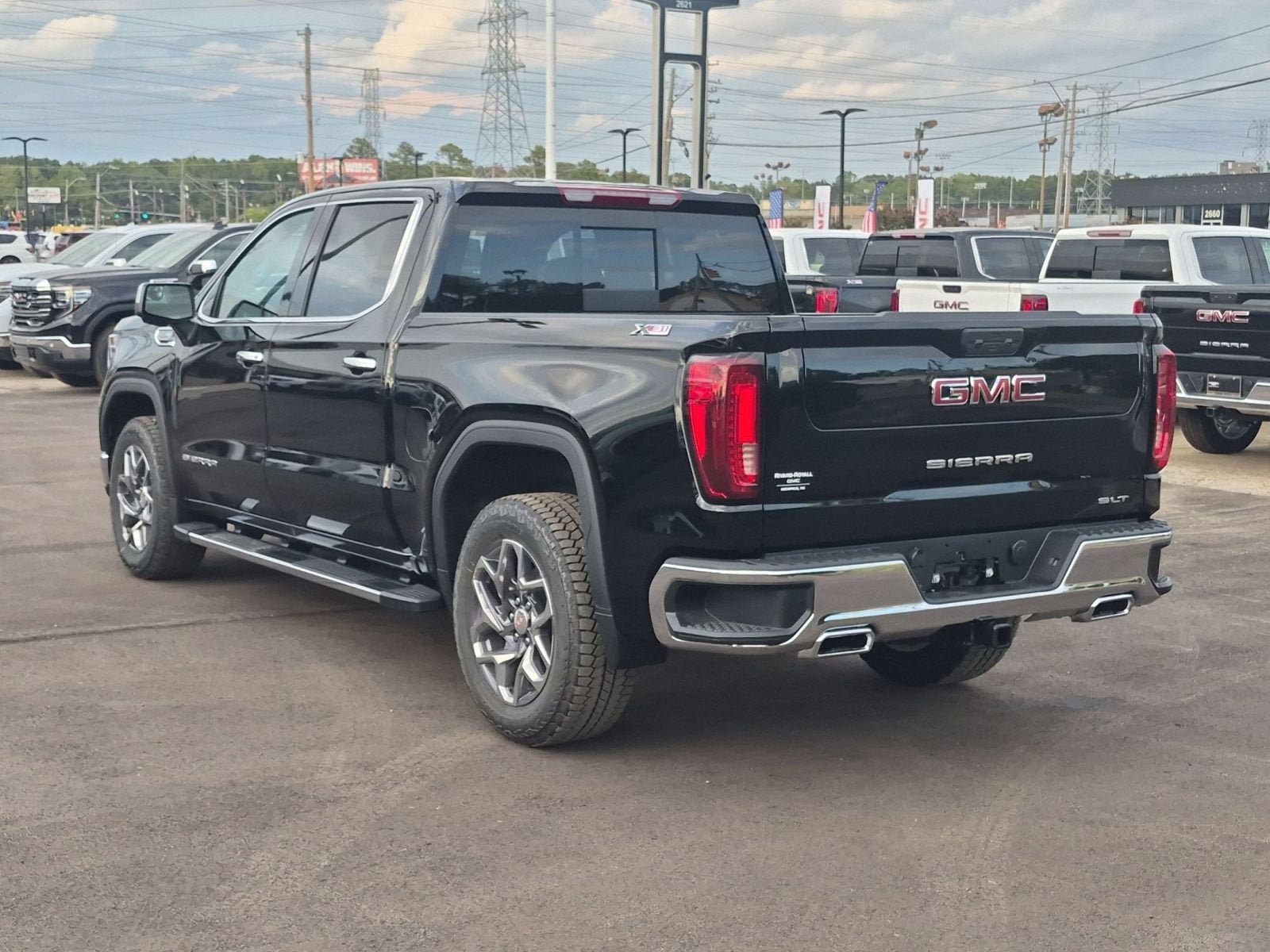 New 2026 GMC Sierra 1500 SLT w/ SLT Premium Package AWD/4WD image 3