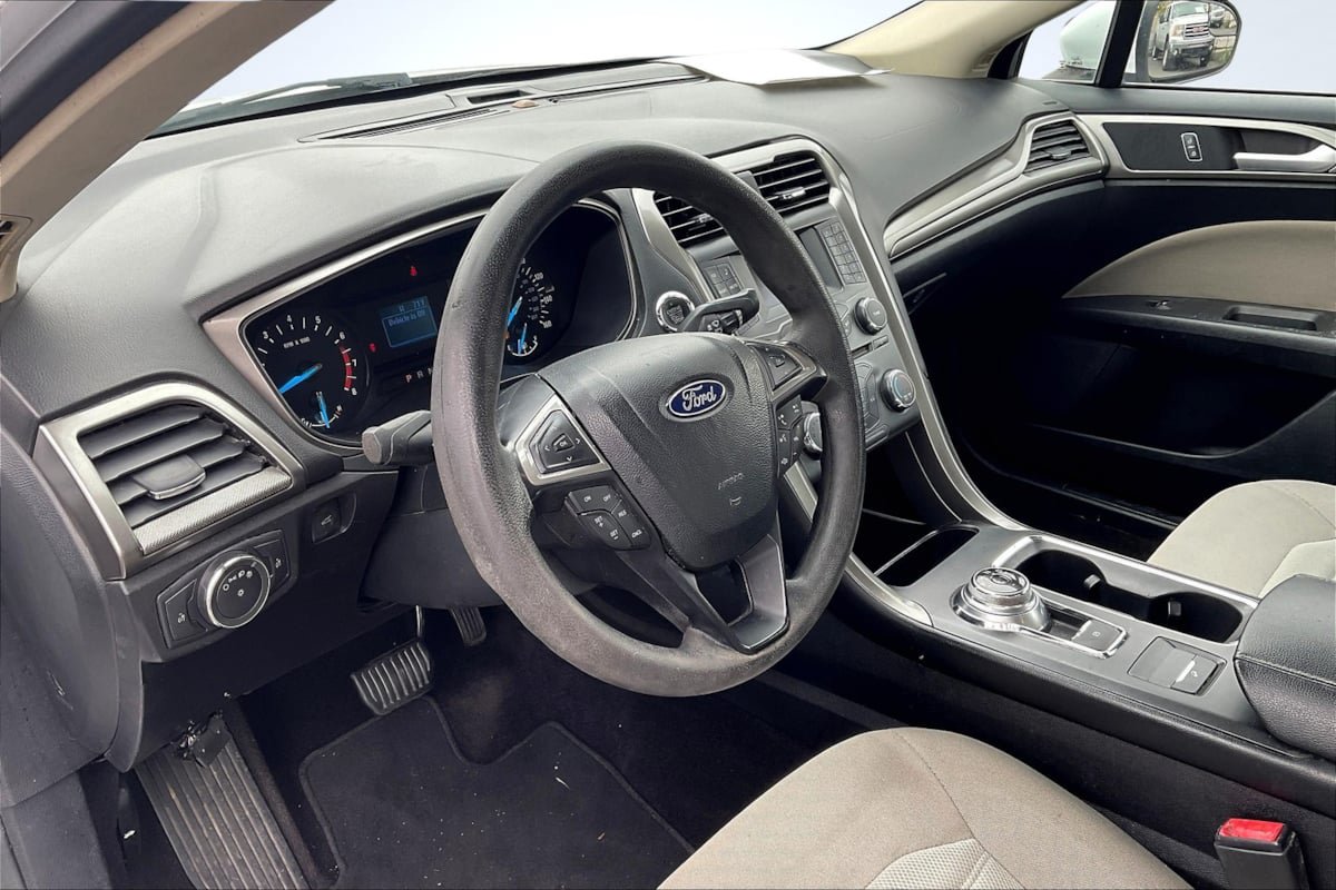 Used 2017 Ford Fusion S FWD image 14