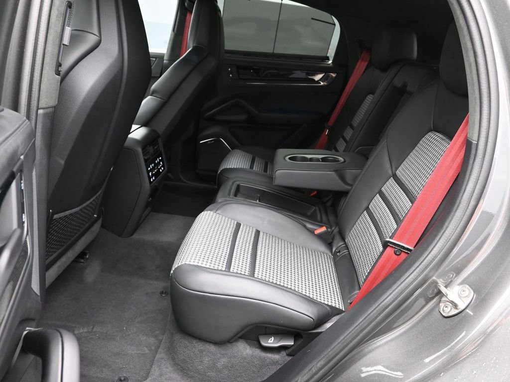 Certified 2025 Porsche Cayenne GTS image 17
