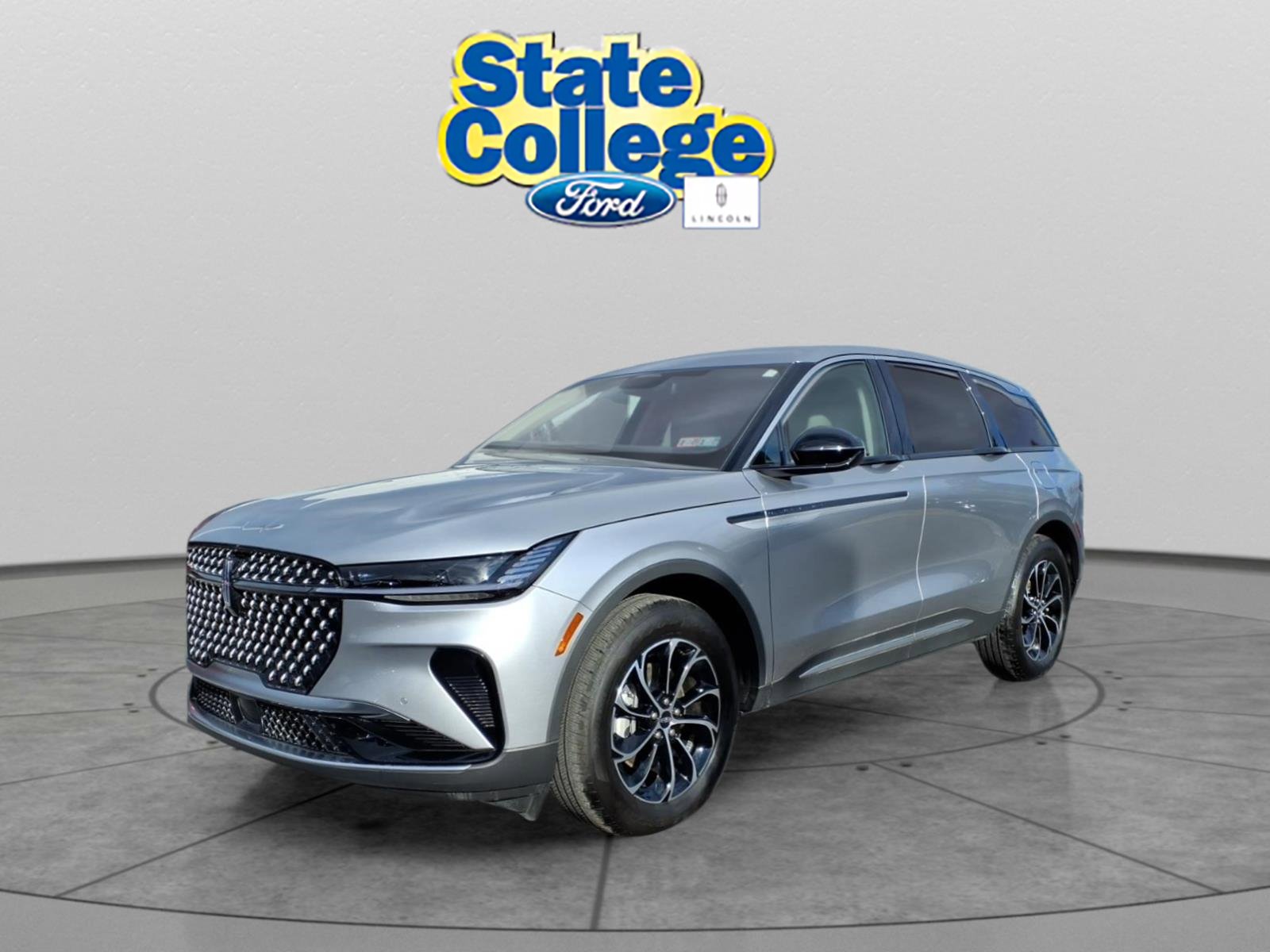 Used 2025 Lincoln Nautilus Premier image 1