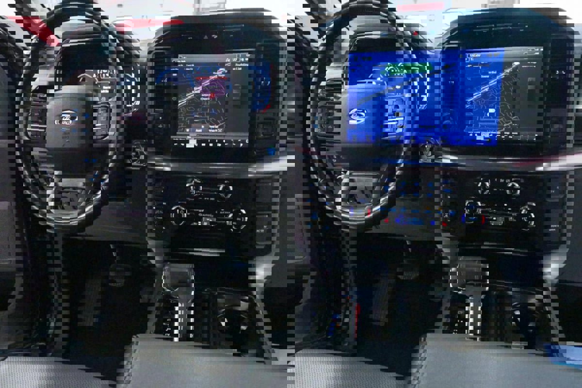 Used 2023 Ford F150 Lariat w/ Trailer Tow Package image 25