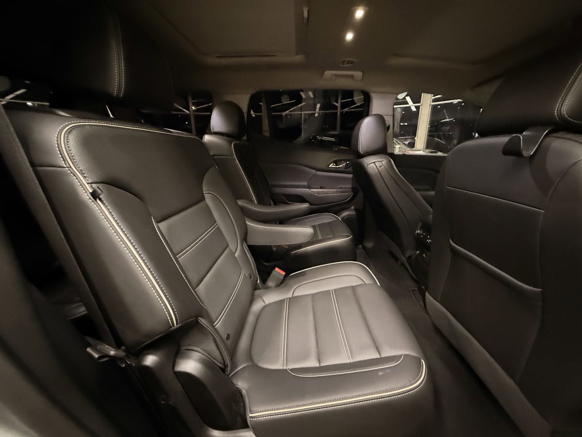 Used 2023 GMC Acadia Denali w/ Denali Technology Package FWD image 30