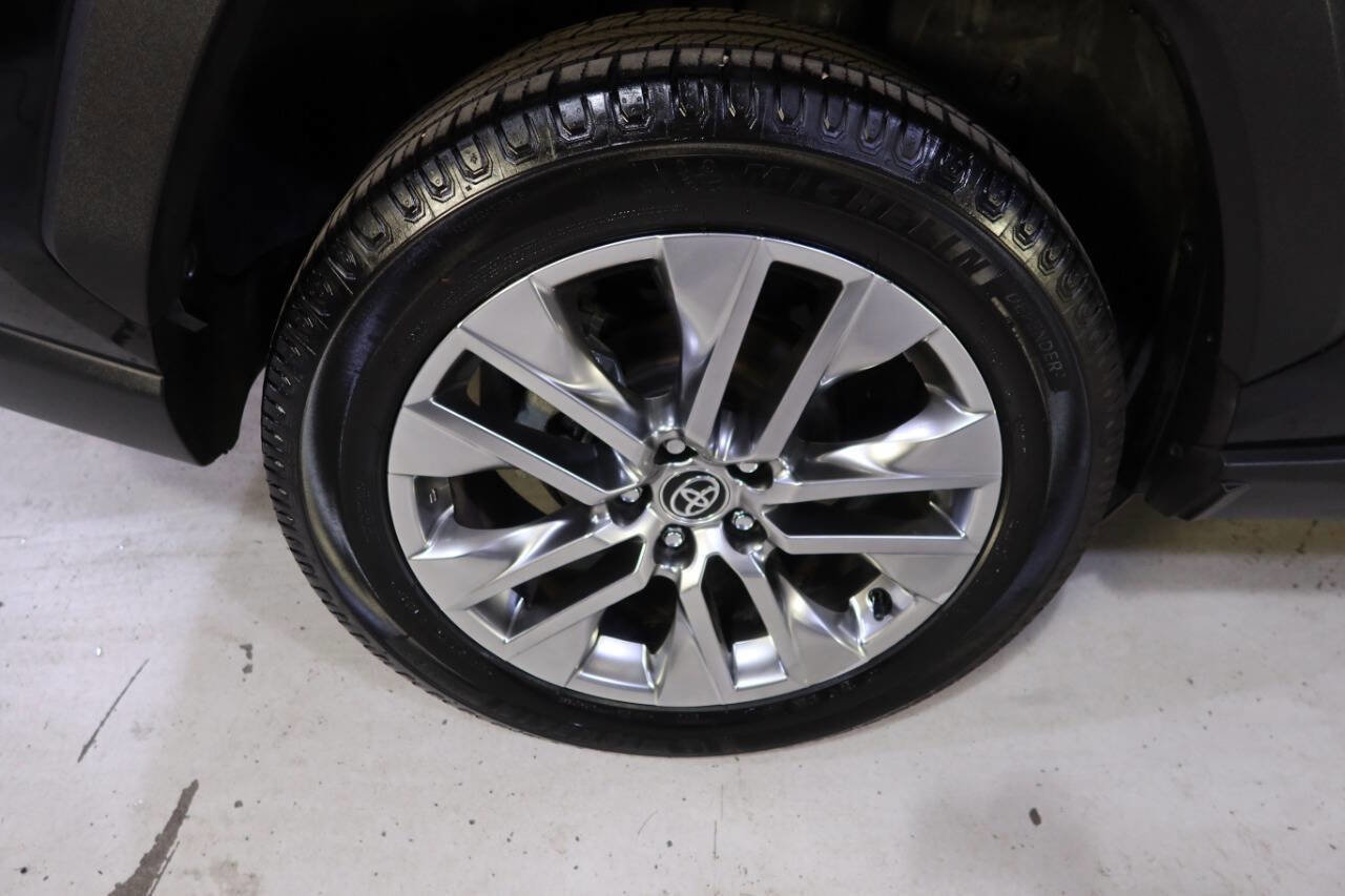 Used 2020 Toyota RAV4 XLE Premium image 33