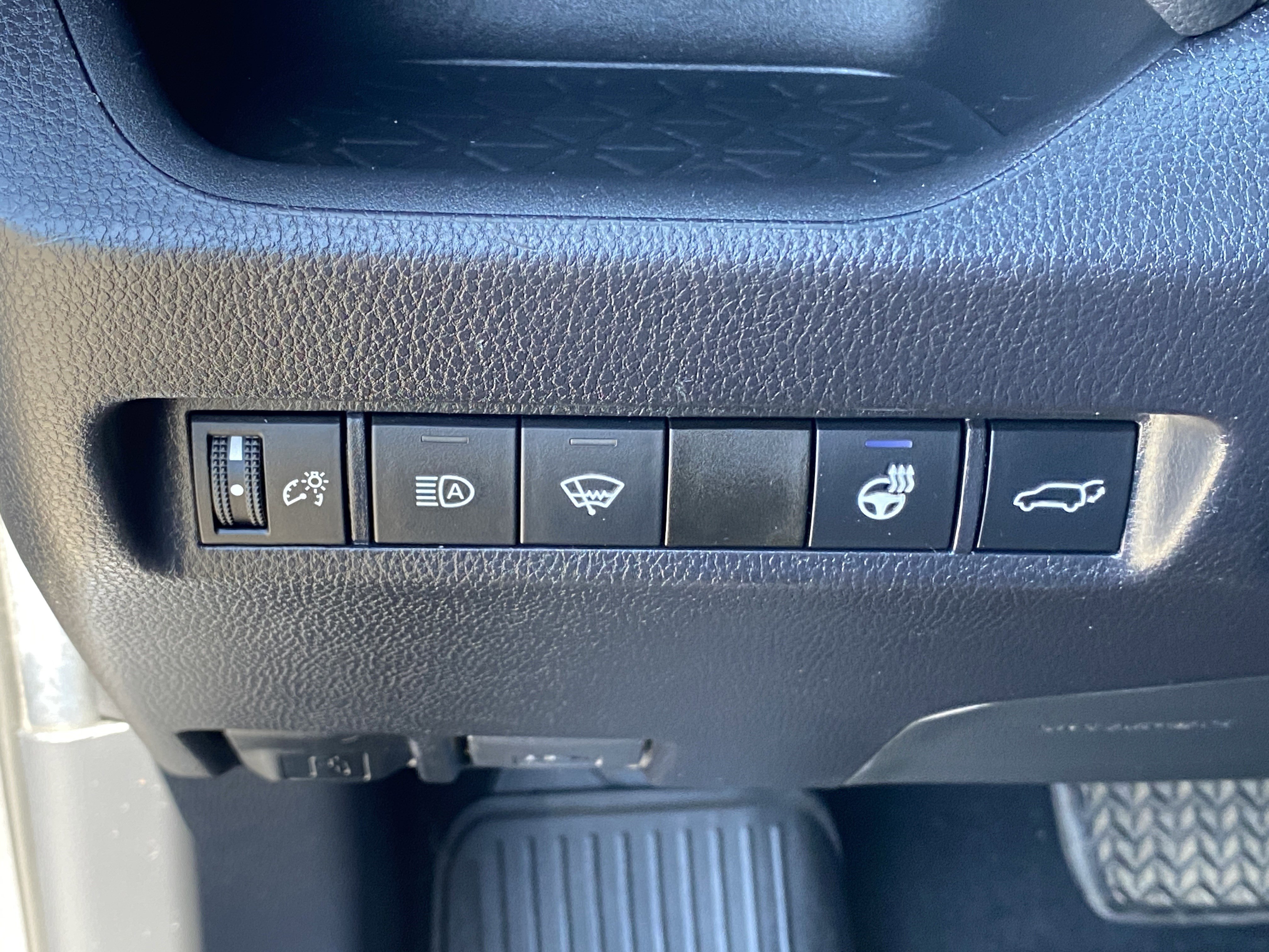 Used 2020 Toyota RAV4 XLE Premium AWD/4WD image 14