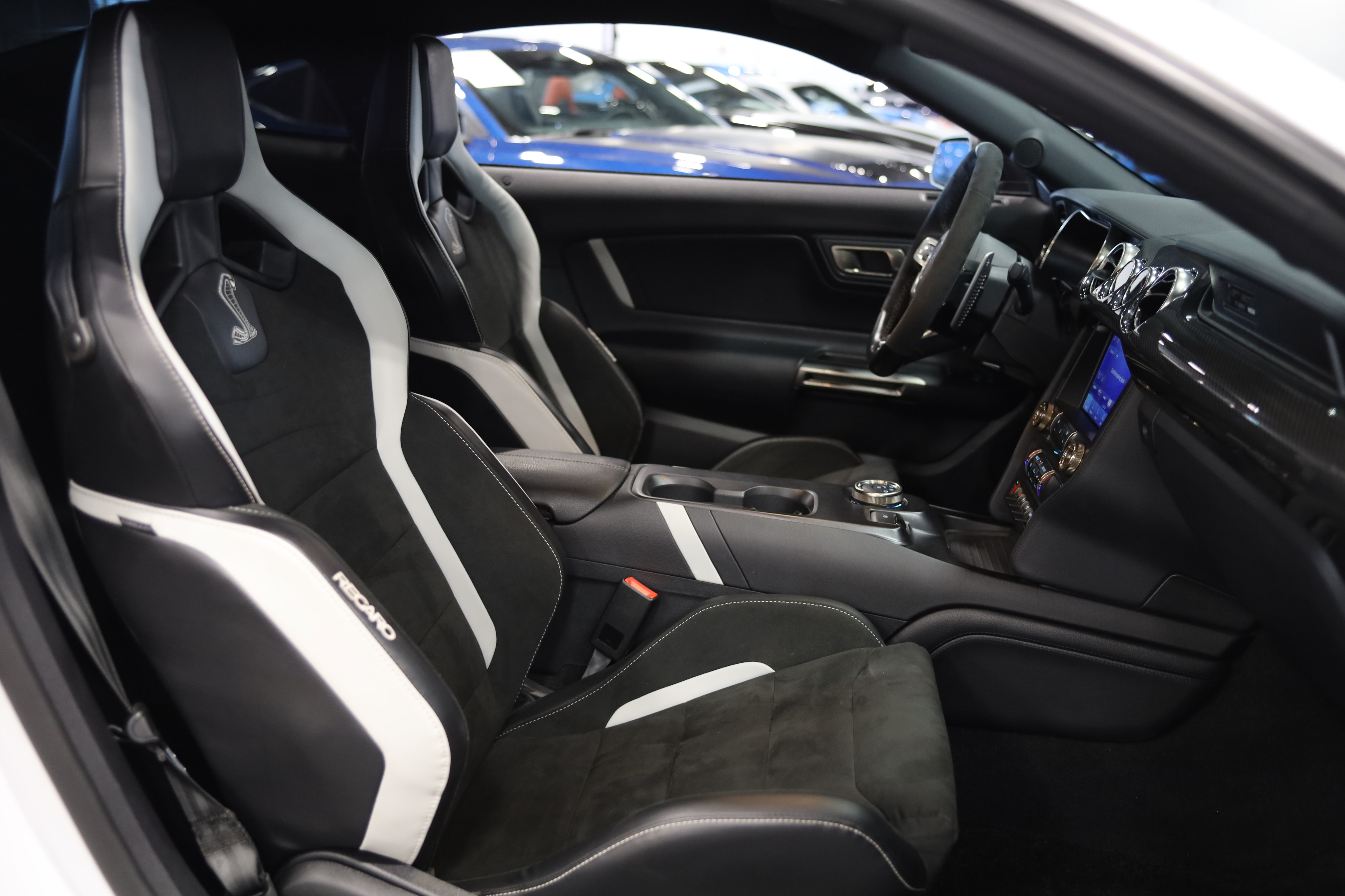 Used 2021 Ford Mustang Shelby GT500 w/ Carbon Fiber Track Pack RWD image 35