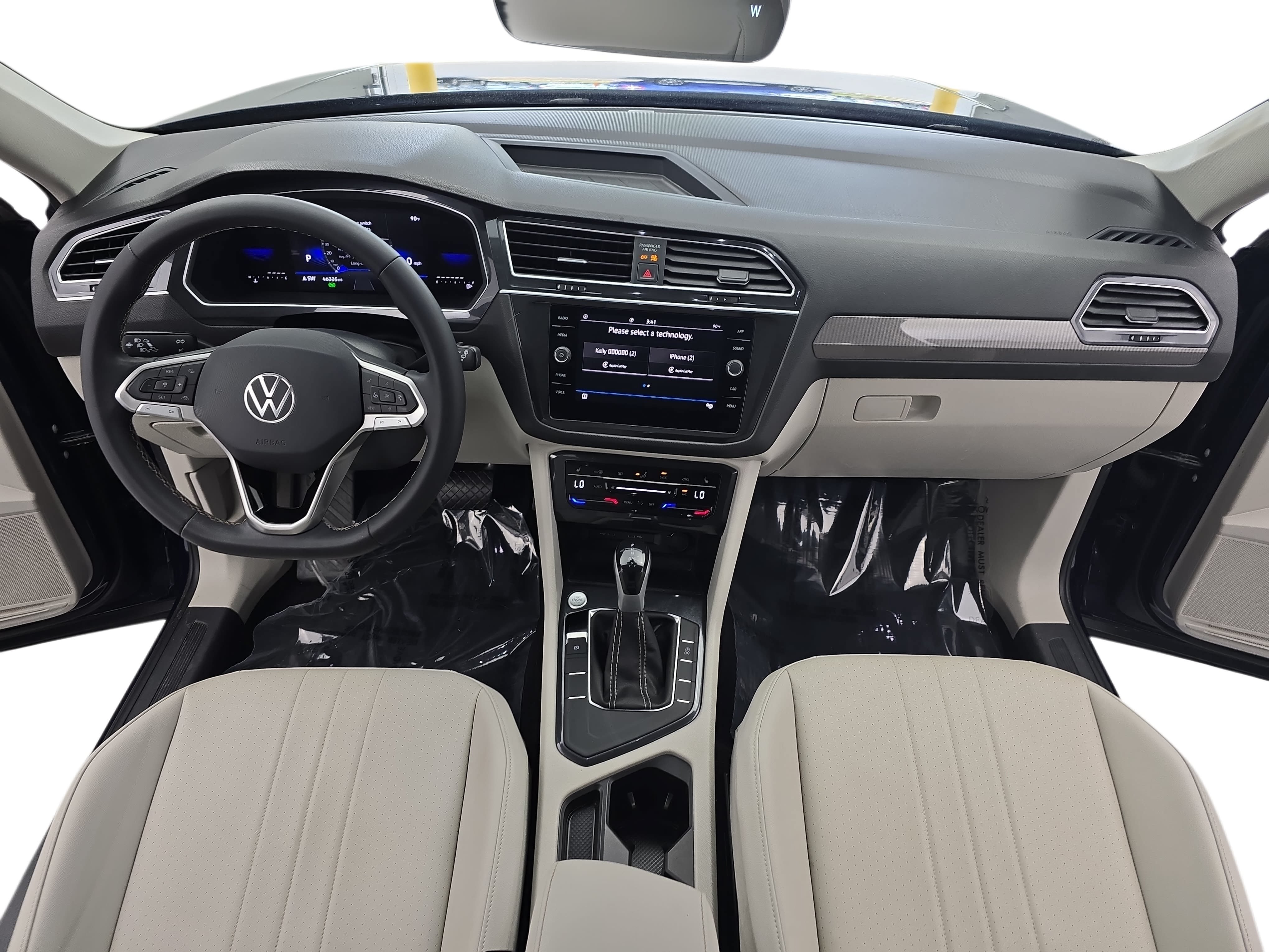 Used 2023 Volkswagen Tiguan SE w/ Panoramic Sunroof Package FWD image 9