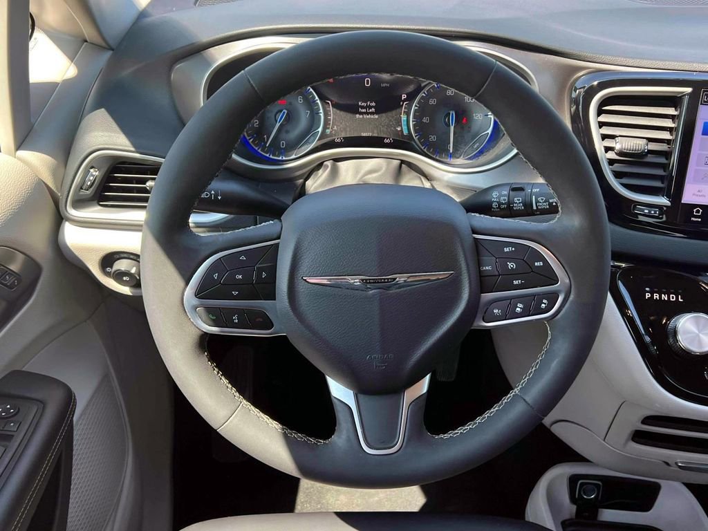 Certified 2023 Chrysler Pacifica Touring-L FWD image 15