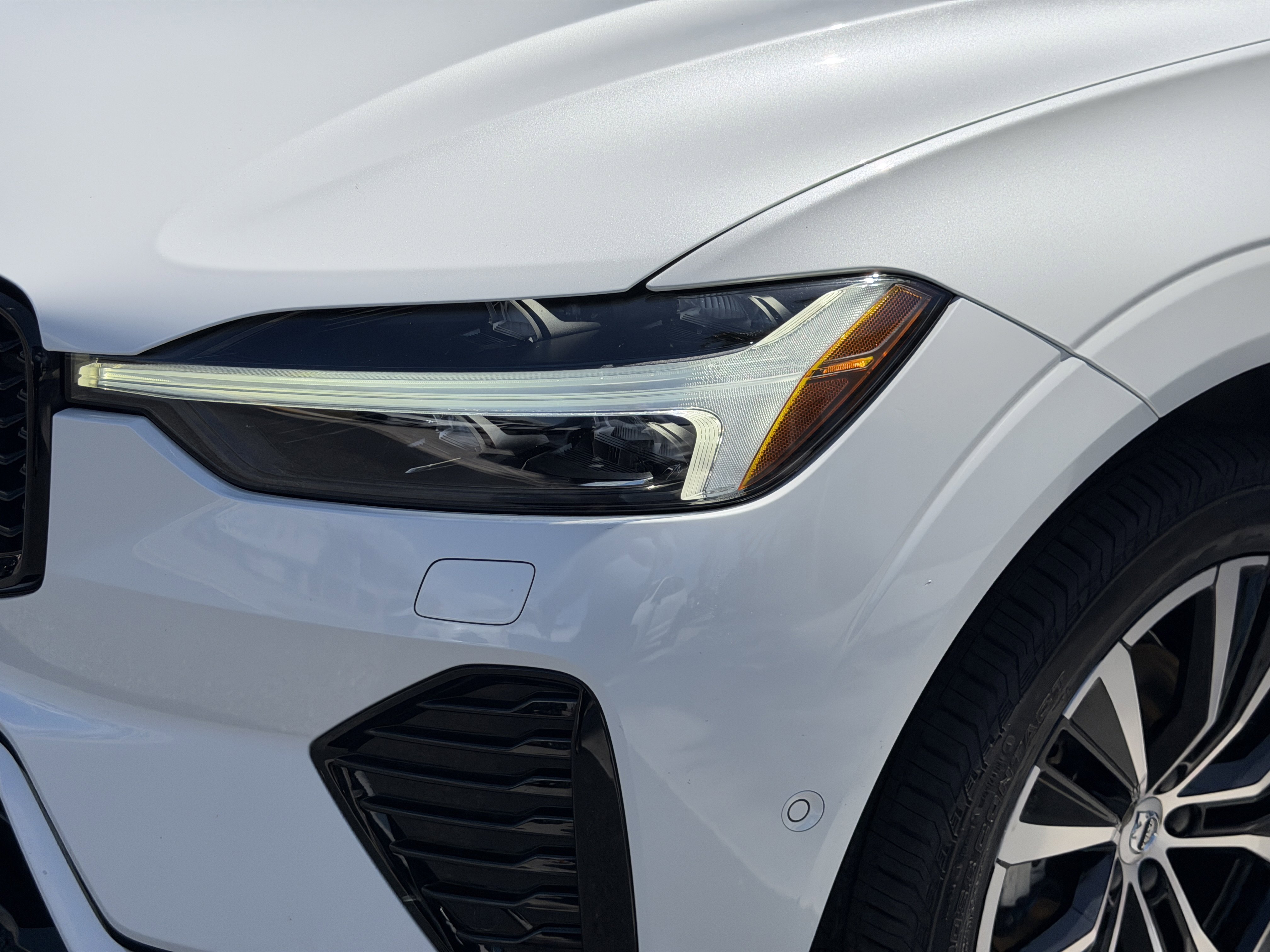 Certified 2023 Volvo XC60 B5 Plus w/ Climate Package FWD image 8