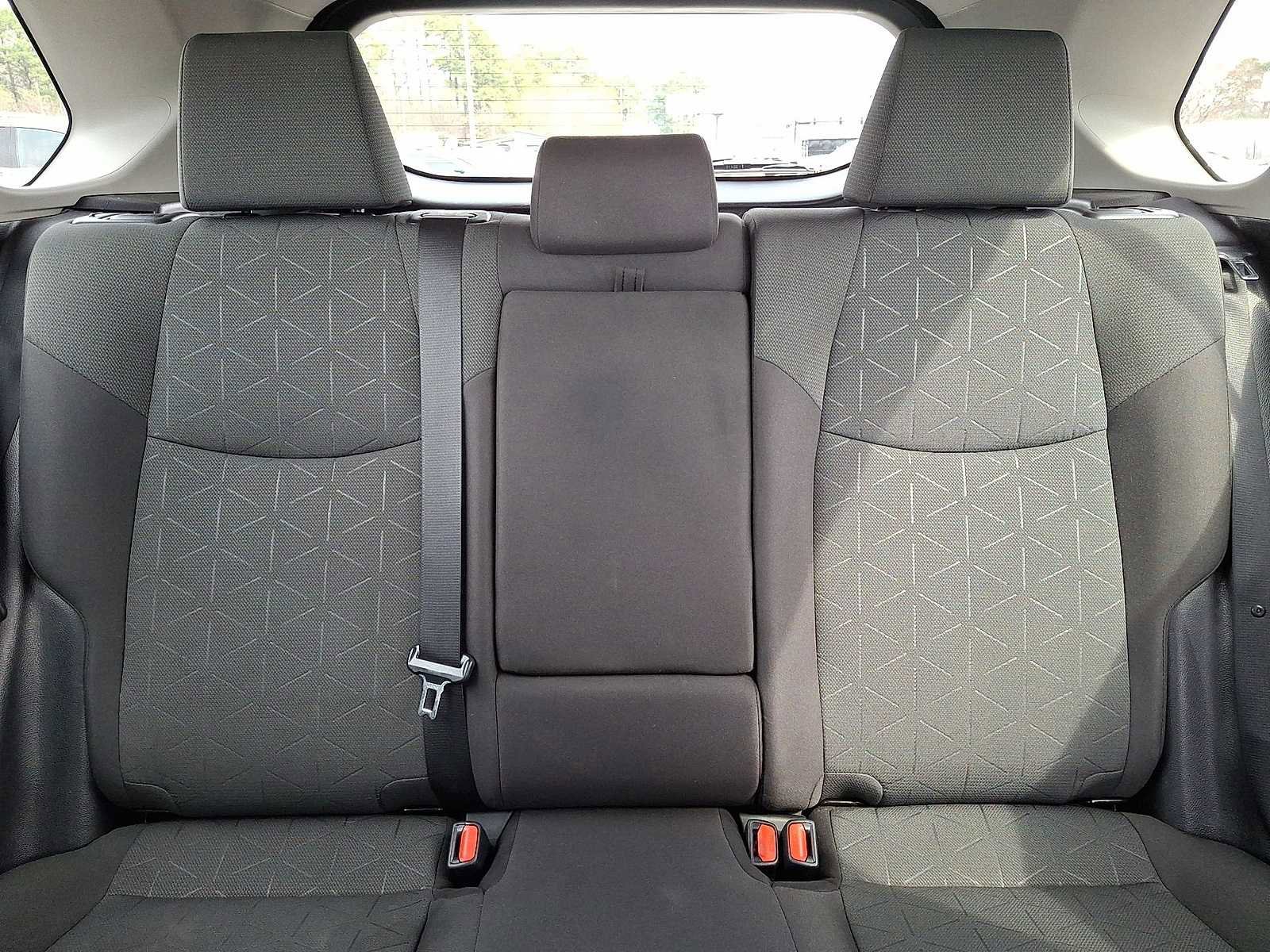 Used 2022 Toyota RAV4 XLE image 14