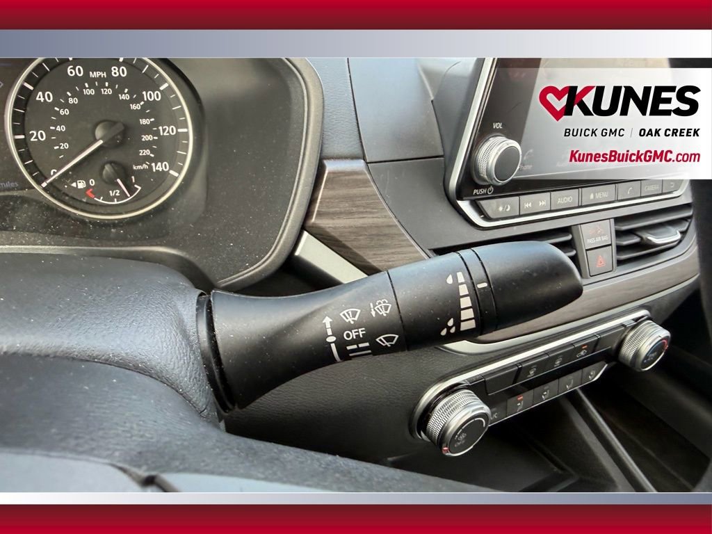 Used 2025 Nissan Altima 2.5 SV FWD image 15