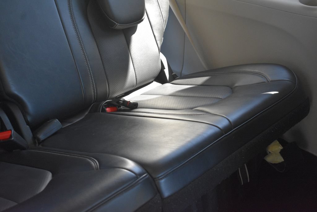 Used 2024 Chrysler Pacifica Limited FWD image 28