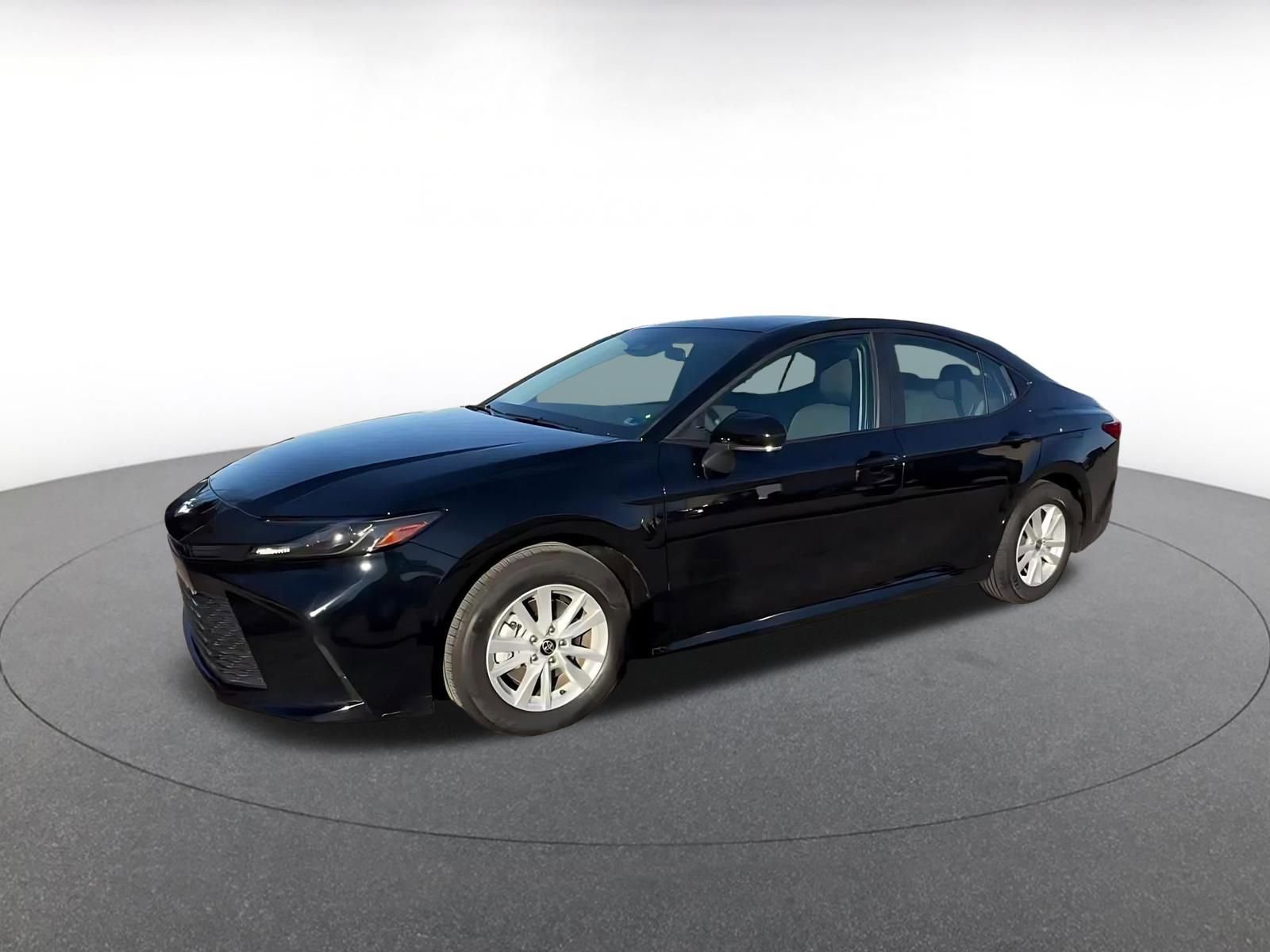 Used 2025 Toyota Camry LE image 7