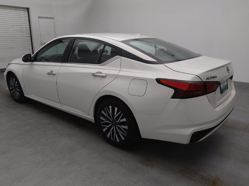 Used 2023 Nissan Altima 2.5 SV image 3