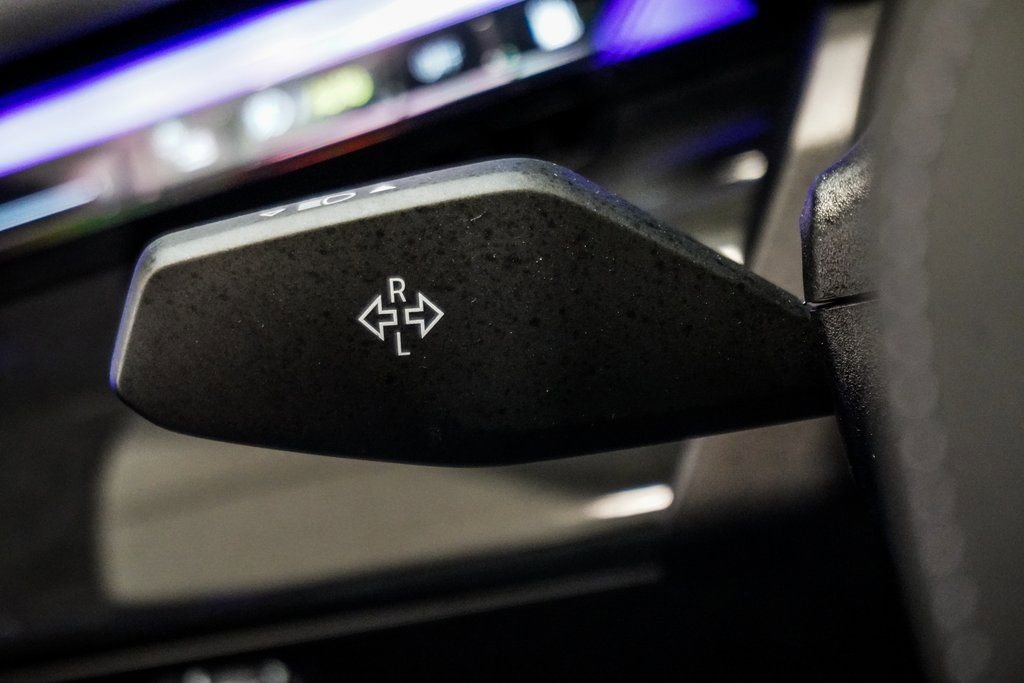 Used 2025 BMW M5 w/ Carbon Package image 33