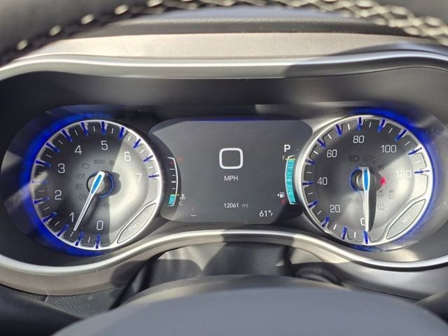 Used 2025 Chrysler Voyager LX image 32