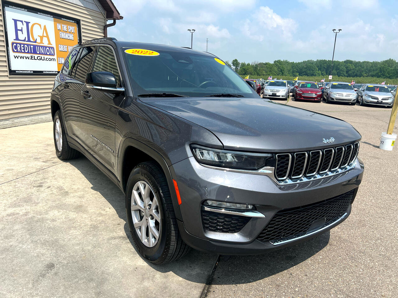 Used 2022 Jeep Grand Cherokee Limited image 3