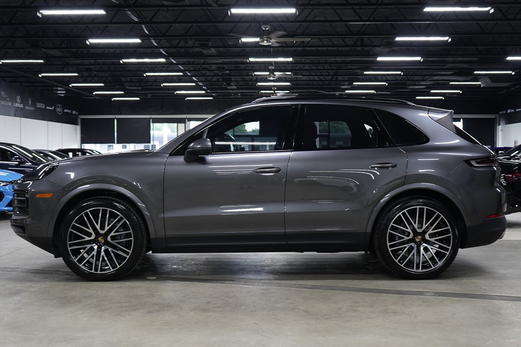 Used 2024 Porsche Cayenne AWD/4WD image 2
