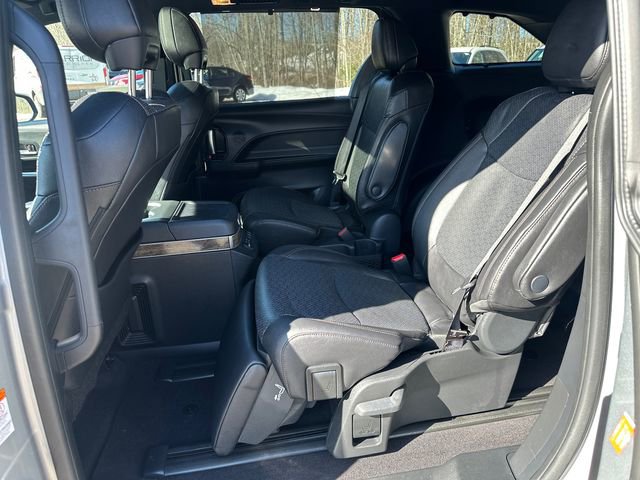 Used 2025 Toyota Sienna Platinum image 15