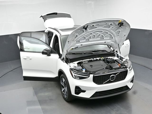 Used 2024 Volvo XC40 B5 Plus image 46