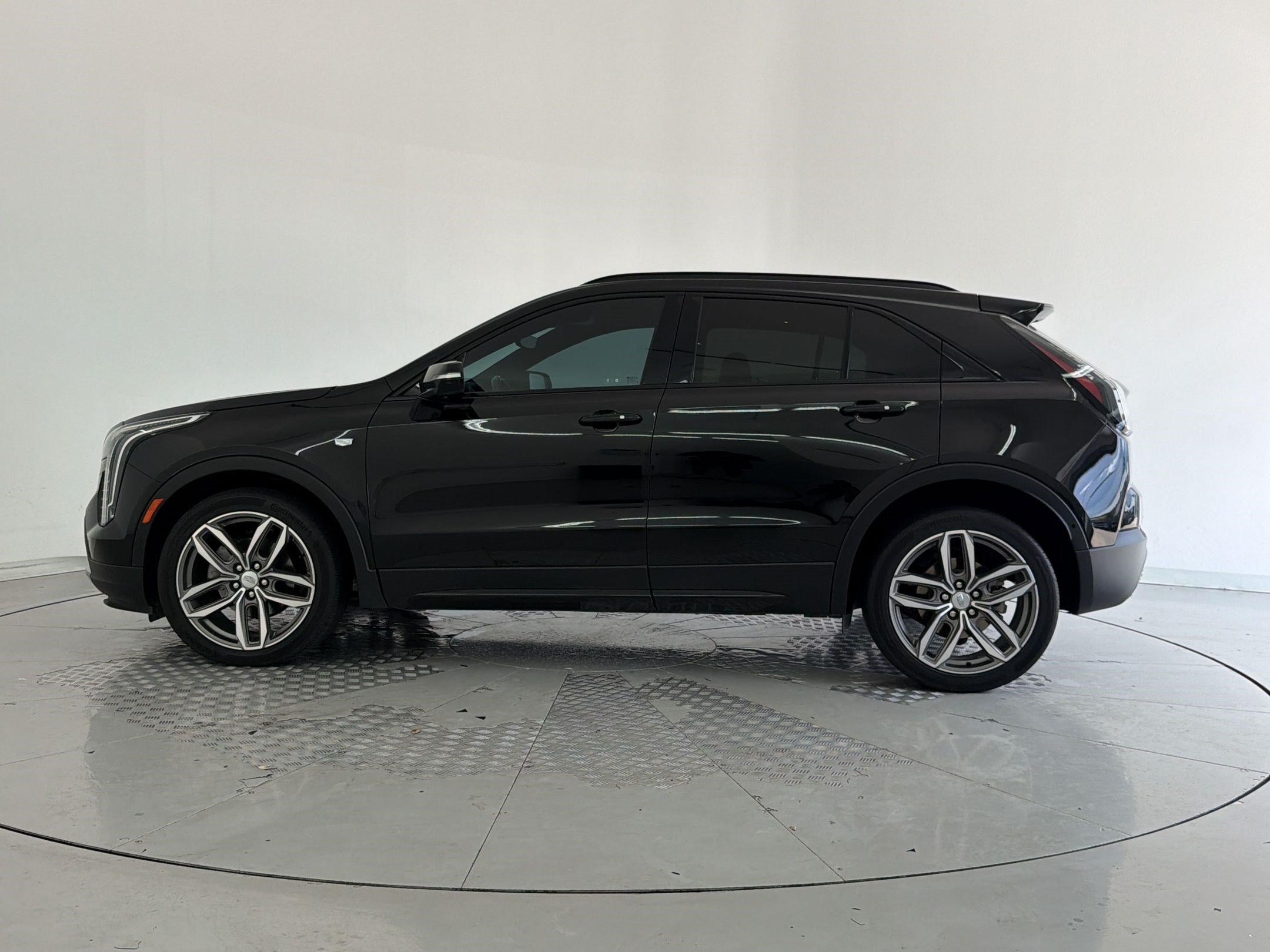 Used 2022 Cadillac XT4 Sport w/ Comfort Package FWD image 2