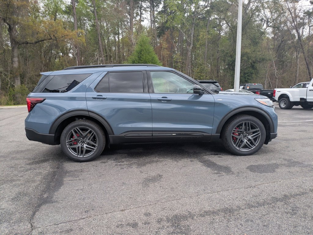 New 2026 Ford Explorer ST-Line w/ ST-Line Street Pack RWD image 3