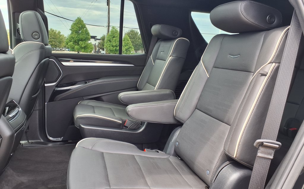Used 2025 Cadillac Escalade Sport AWD/4WD image 16