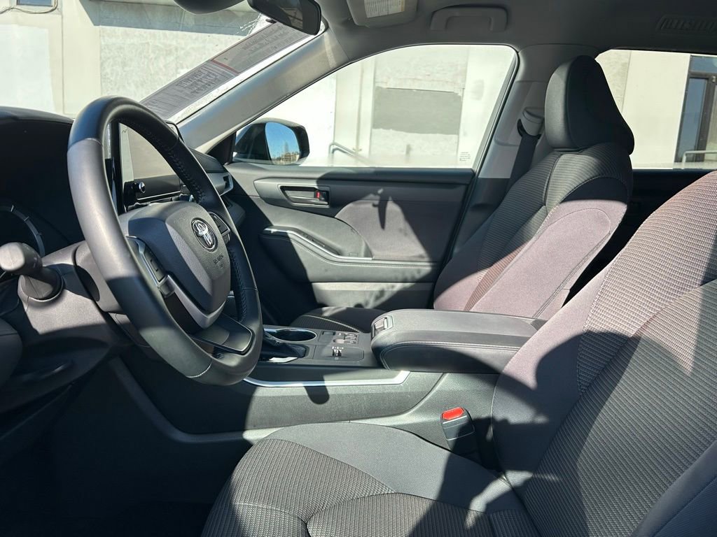 Certified 2025 Toyota Highlander LE image 10