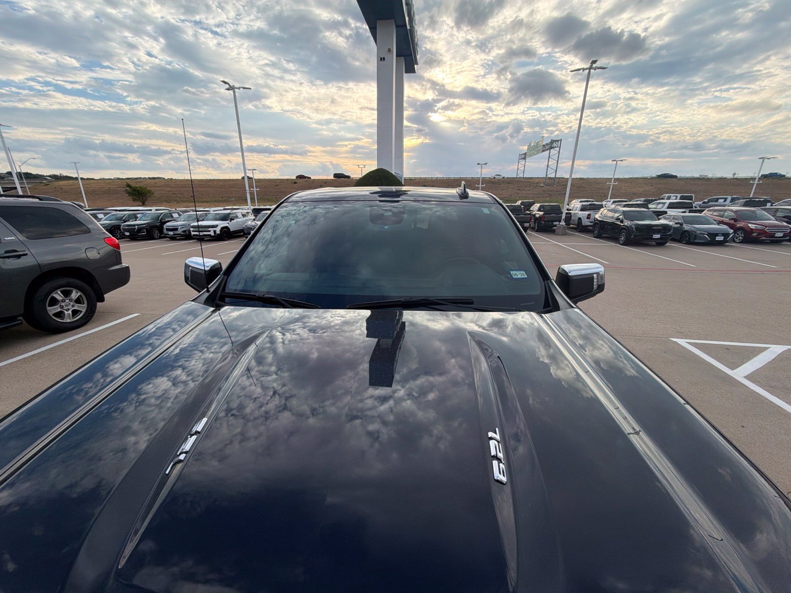 Used 2024 Chevrolet Silverado 1500 High Country w/ High Country Premium Package AWD/4WD image 3