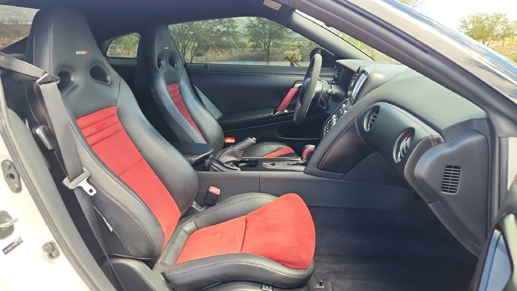 Used 2015 Nissan GT-R NISMO AWD/4WD image 20