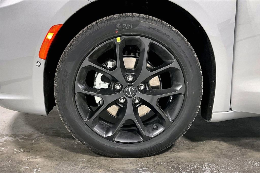 New 2026 Chrysler Pacifica Limited w/ S Appearance Package FWD image 29