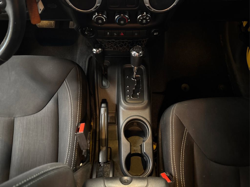 Used 2015 Jeep Wrangler Rubicon w/ Power Convenience Group image 17