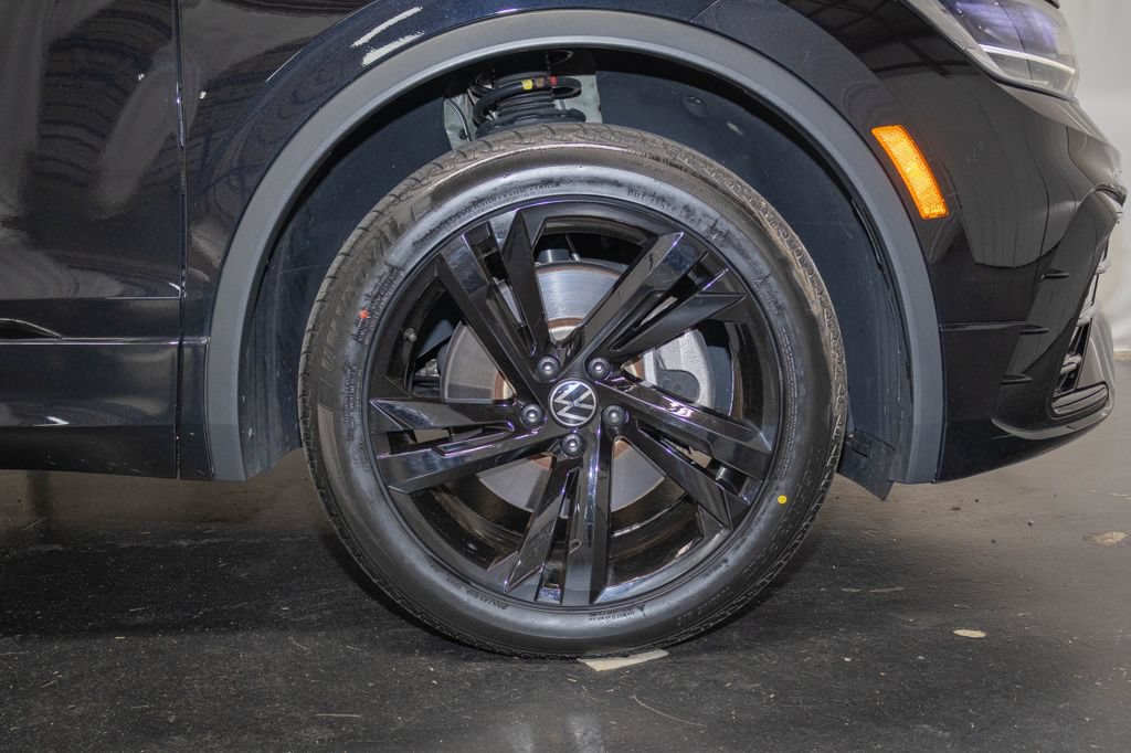 Used 2023 Volkswagen Tiguan SE R-Line AWD/4WD image 6