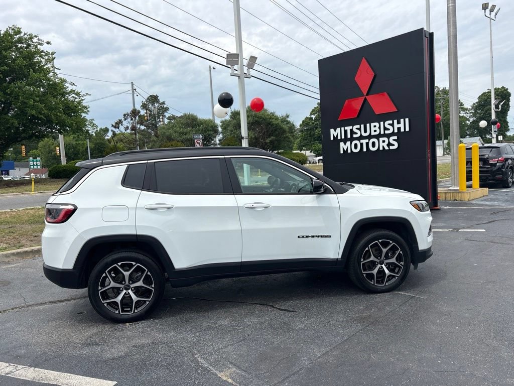 Used 2025 Jeep Compass Limited AWD/4WD image 2