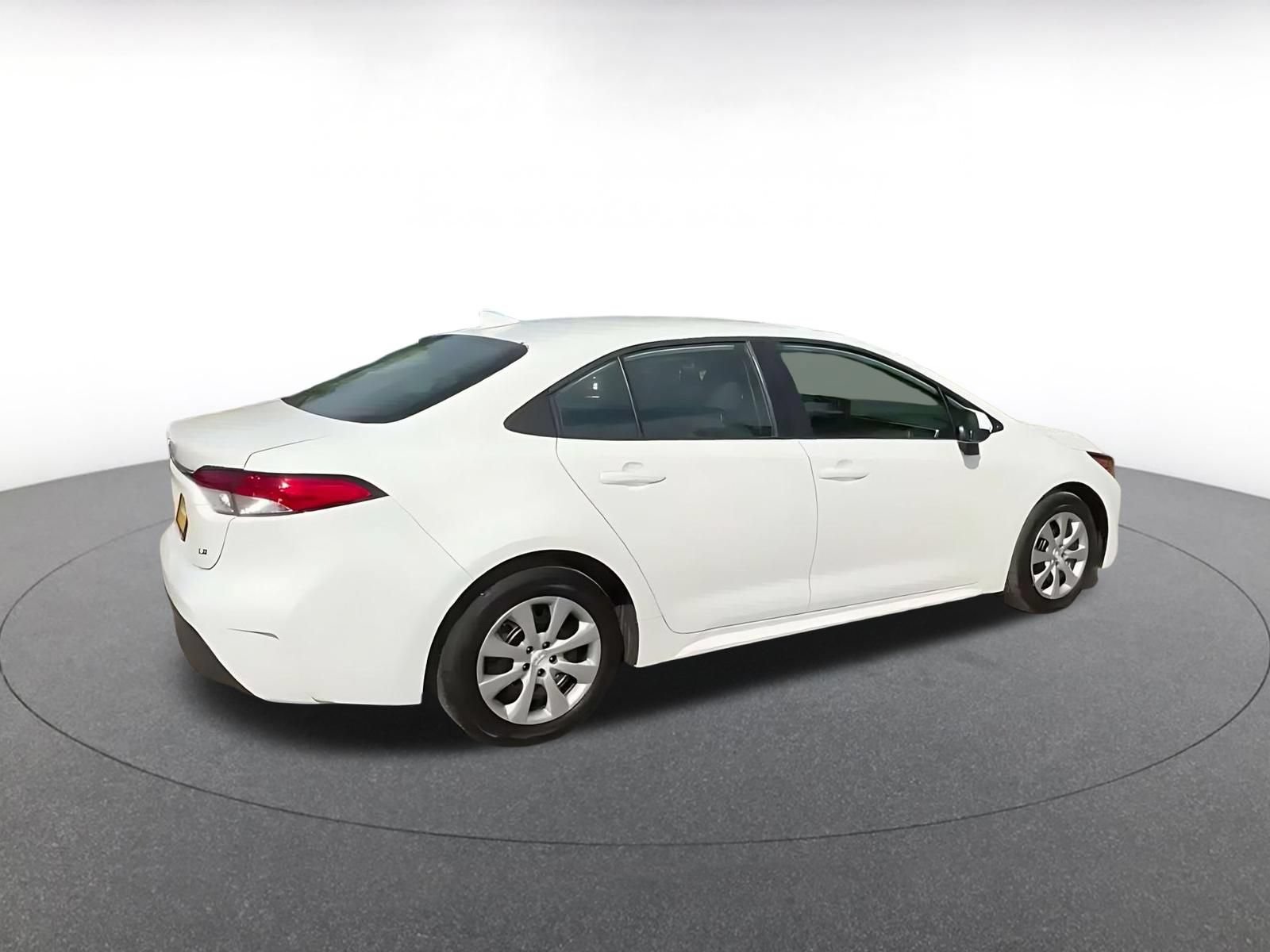 Used 2025 Toyota Corolla LE FWD image 14