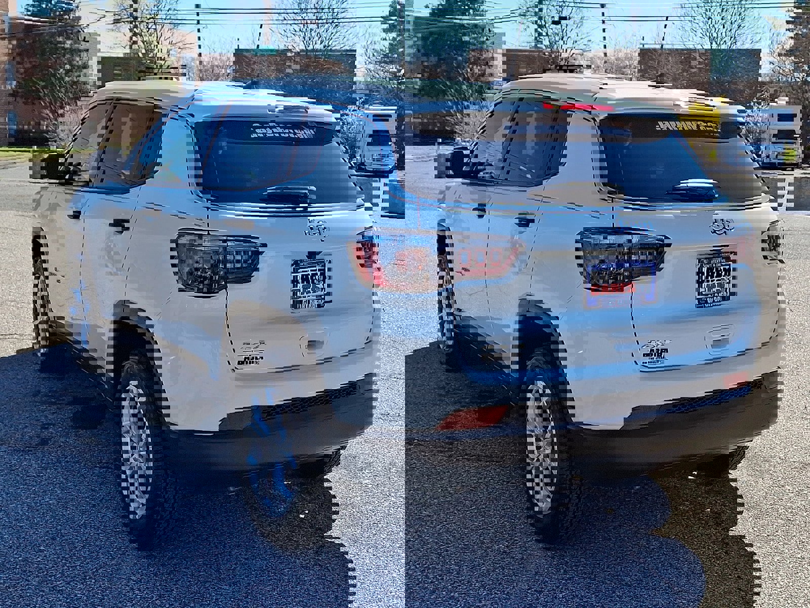 Used 2024 Jeep Compass Sport image 4