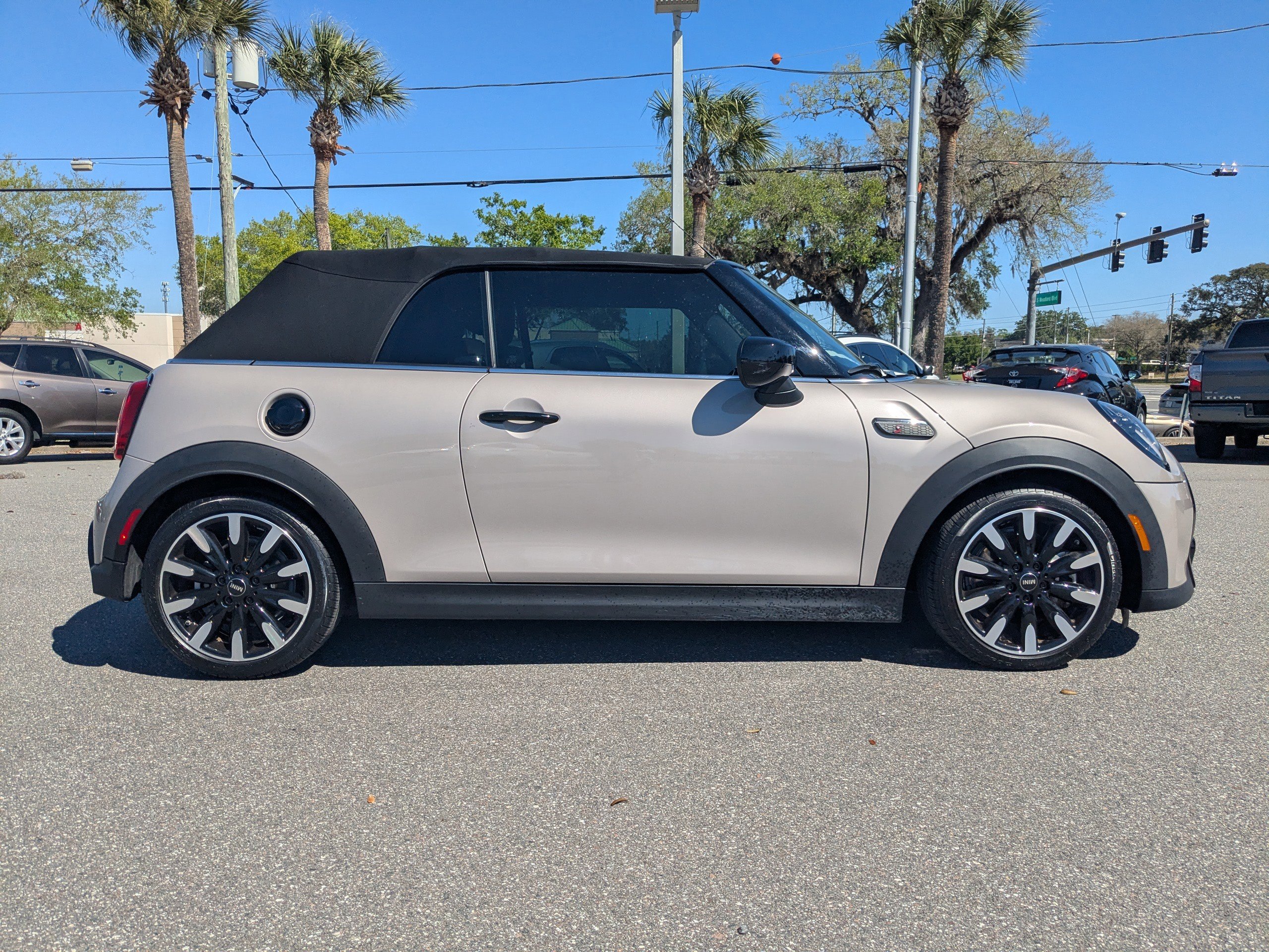 Used 2023 MINI Cooper S image 3