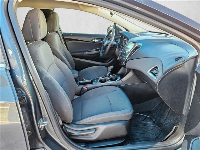 Used 2018 Chevrolet Cruze LT w/ Convenience Package image 20