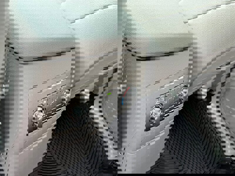 Used 2011 Toyota Highlander SE image 22